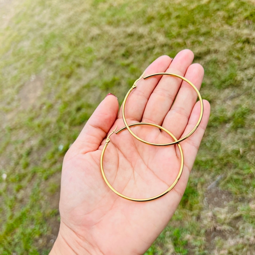 Elegant Gold Hoop Earrings - Picture 3 of 3